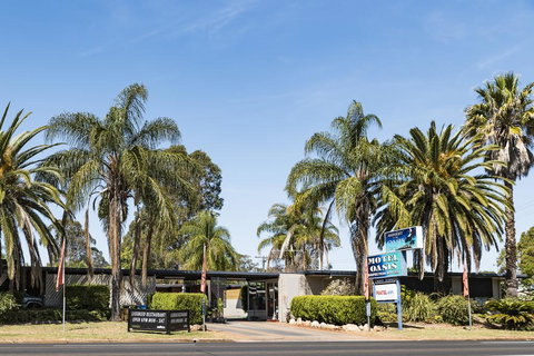Motel Oasis - Holiday Sunshine Coast 0