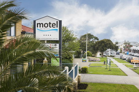 Motel On A'Beckett - Sunshine Coast Tourism 0