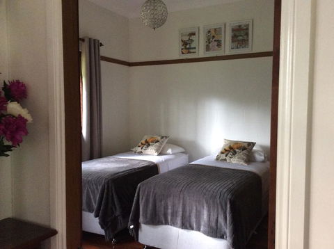 Mount Browne Cottage - Holiday Sunshine Coast 2