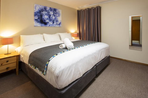 Mountain Lodge - Holiday Sunshine Coast 1