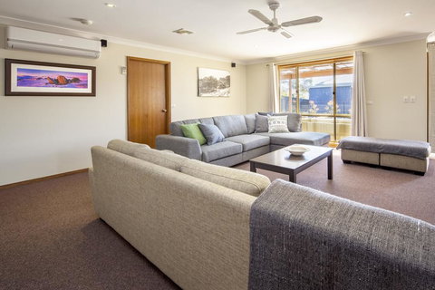 Mountain Lodge - Holiday Sunshine Coast 0
