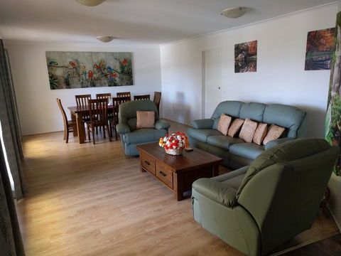 Mountain View Beach House - Sunshine Coast Tourism 3