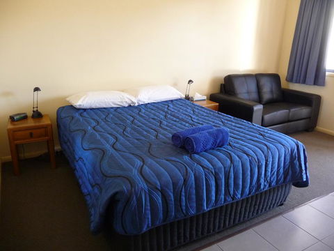 Moura Motel - Sunshine Coast Tourism 0