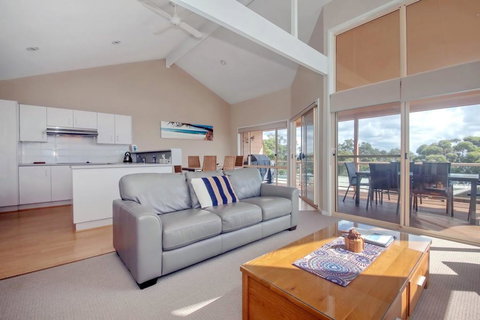 Moy At Nelson Bay, 2/30 Thurlow Avenue - Sunshine Coast Tourism 1
