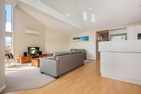 Moy At Nelson Bay, 2/30 Thurlow Avenue - Sunshine Coast Tourism 2