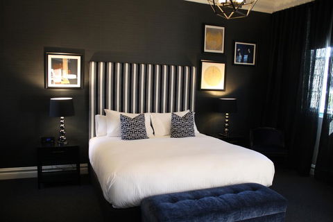 Mrs Banks Hotel - Sunshine Coast Tourism 0