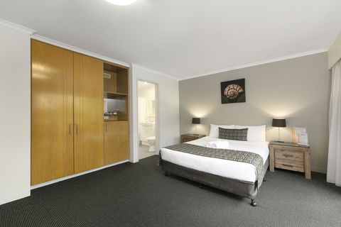Mt Ommaney Hotel Apartments - Sunshine Coast Tourism 0