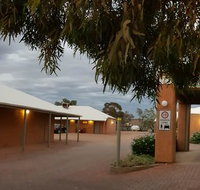 Mud Hut Motel - Holiday Sunshine Coast