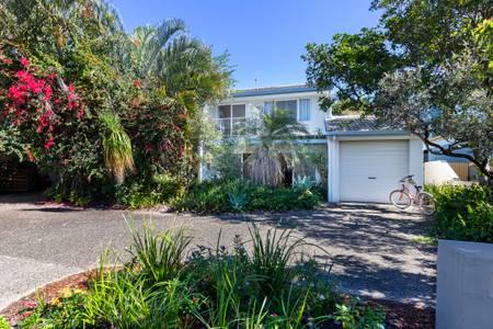 Mudjimba Esplanade Villa - Sunshine Coast Tourism 1