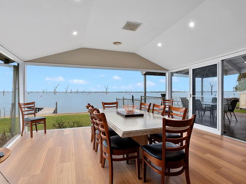 Mulwala Lakeside Waterfront - Holiday Sunshine Coast 0