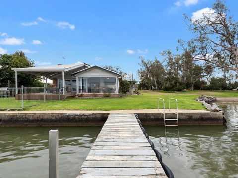 Mulwala Lakeside Waterfront - Holiday Sunshine Coast 1
