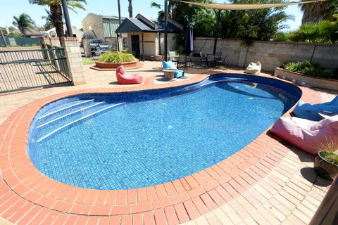 Mulwala Paradise Palms Motel - Sunshine Coast Tourism 2