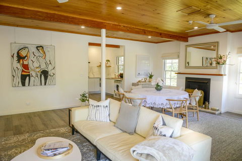 Myrtle Tree Lodge - Flowers, Kangaroo Valley - Holiday Sunshine Coast 2