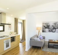 Myrtle Tree Lodge - Trunks - Holiday Sunshine Coast