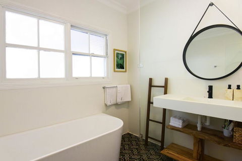Myrtle Tree Lodge-Leaves, Kangaroo Valley - Holiday Sunshine Coast 1