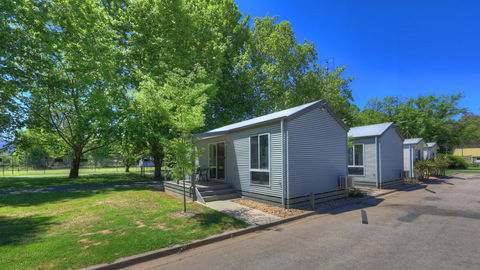 Myrtleford Holiday Park - Holiday Sunshine Coast 0