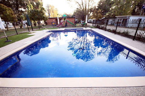 Nagambie Caravan Park & Motel - Sunshine Coast Tourism 0