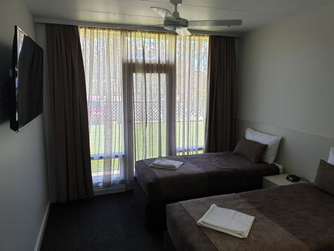 Naracoorte Hotel Motel - Sunshine Coast Tourism 3