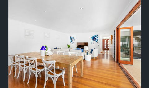 Narrabeen Beach House - Holiday Sunshine Coast 1