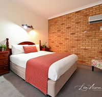 Narrandera Club Motor Inn - Holiday Sunshine Coast