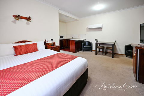 Narrandera Club Motor Inn - Holiday Sunshine Coast 3