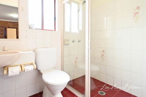 Narrandera Club Motor Inn - Holiday Sunshine Coast 1
