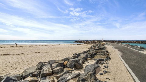 Nautica On Marine Parade - Holiday Sunshine Coast 2