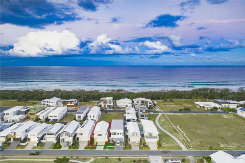 NAUTiLUS OCEAN BREEZE - Holiday Sunshine Coast 0