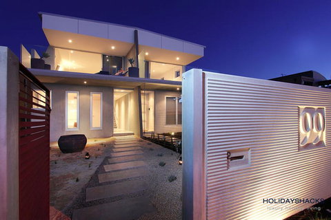 Nautilus Villa Luxury Retreat, Modern, Large Double Beachfront Townhouse, Water Views - Holiday Sunshine Coast 0