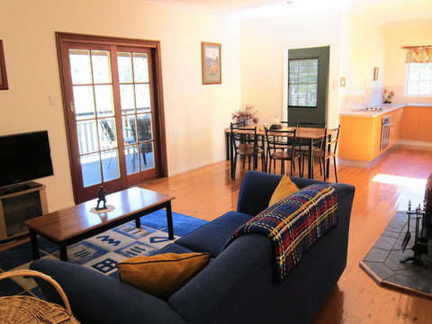 Neds Cabin - Sunshine Coast Tourism 3