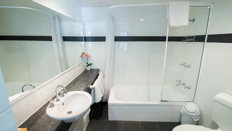 Dowler Apartments Subiaco - Holiday Sunshine Coast 13