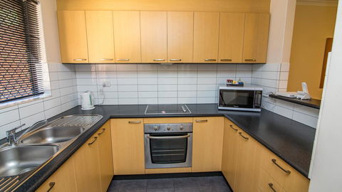 Dowler Apartments Subiaco - Holiday Sunshine Coast 32