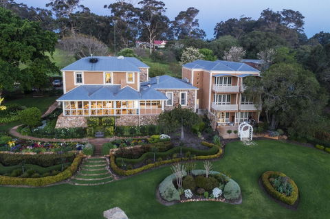 Grand Mercure Basildene Manor - Holiday Sunshine Coast 0