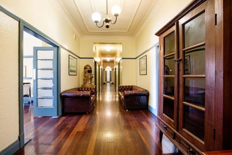 Captain Stirling Hotel - Sunshine Coast Tourism 22