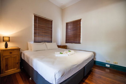 Captain Stirling Hotel - Sunshine Coast Tourism 28