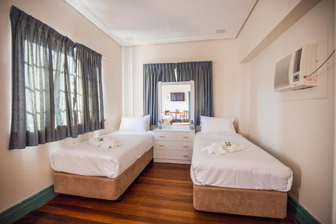 Captain Stirling Hotel - Sunshine Coast Tourism 35