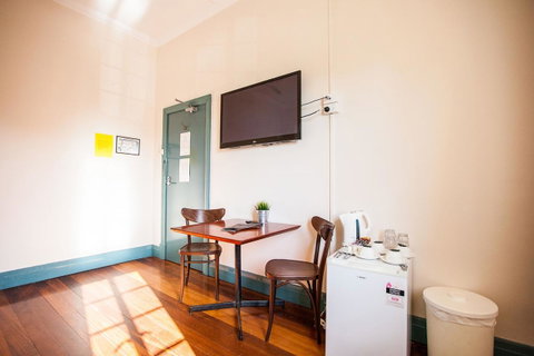 Captain Stirling Hotel - Sunshine Coast Tourism 38