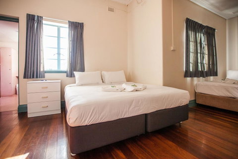Captain Stirling Hotel - Sunshine Coast Tourism 32