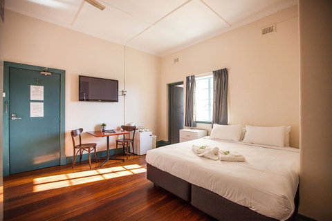 Captain Stirling Hotel - Sunshine Coast Tourism 36