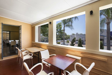 Captain Stirling Hotel - Sunshine Coast Tourism 14