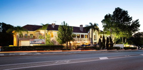 Captain Stirling Hotel - Sunshine Coast Tourism 0