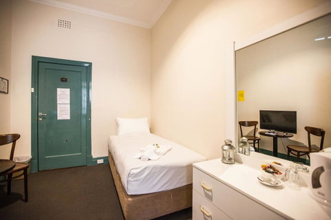 Captain Stirling Hotel - Sunshine Coast Tourism 34