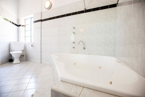 Captain Stirling Hotel - Sunshine Coast Tourism 27