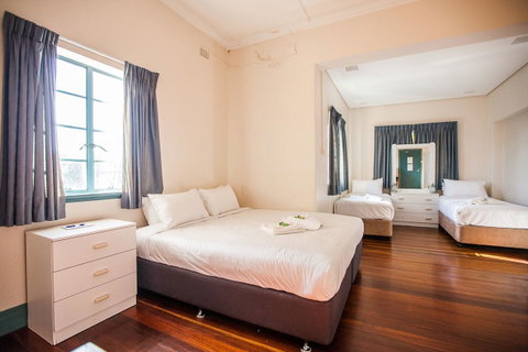 Captain Stirling Hotel - Sunshine Coast Tourism 37