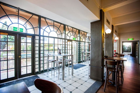 Captain Stirling Hotel - Sunshine Coast Tourism 39