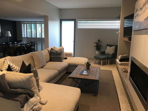The Urban Beach House - Sunshine Coast Tourism 3