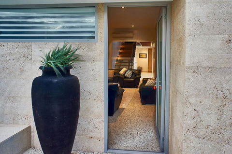 The Urban Beach House - Sunshine Coast Tourism 6