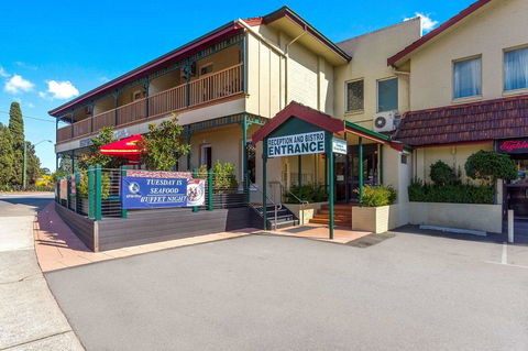 Quality Hotel Bayswater - Holiday Sunshine Coast 0