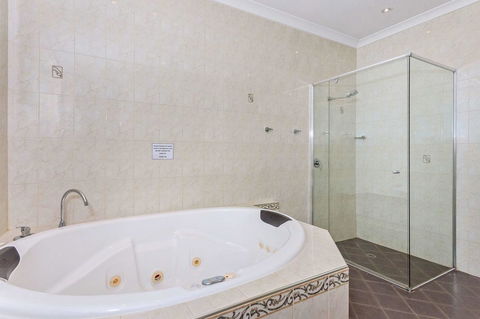 Quality Hotel Bayswater - Holiday Sunshine Coast 20