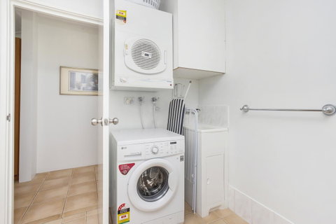 6 Executive Eastside Parking, Gym & Pool - Holiday Sunshine Coast 14